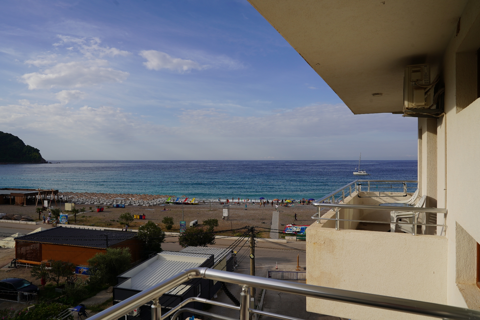 Pogled sa terase na plažu